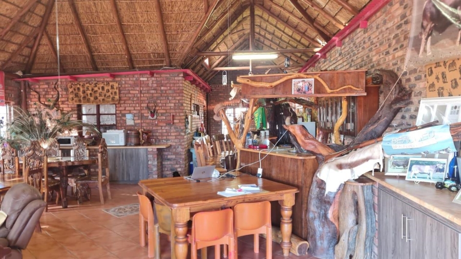 6 Bedroom Property for Sale in Olifantshoek Rural Northern Cape